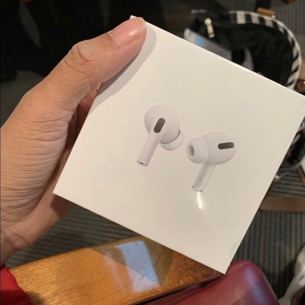 NWT APPLE AIR PODS PRO